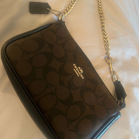 👛Coach Signature Canvas purse with chain handle:EUC. Rarely used. - Picture 8 of 15